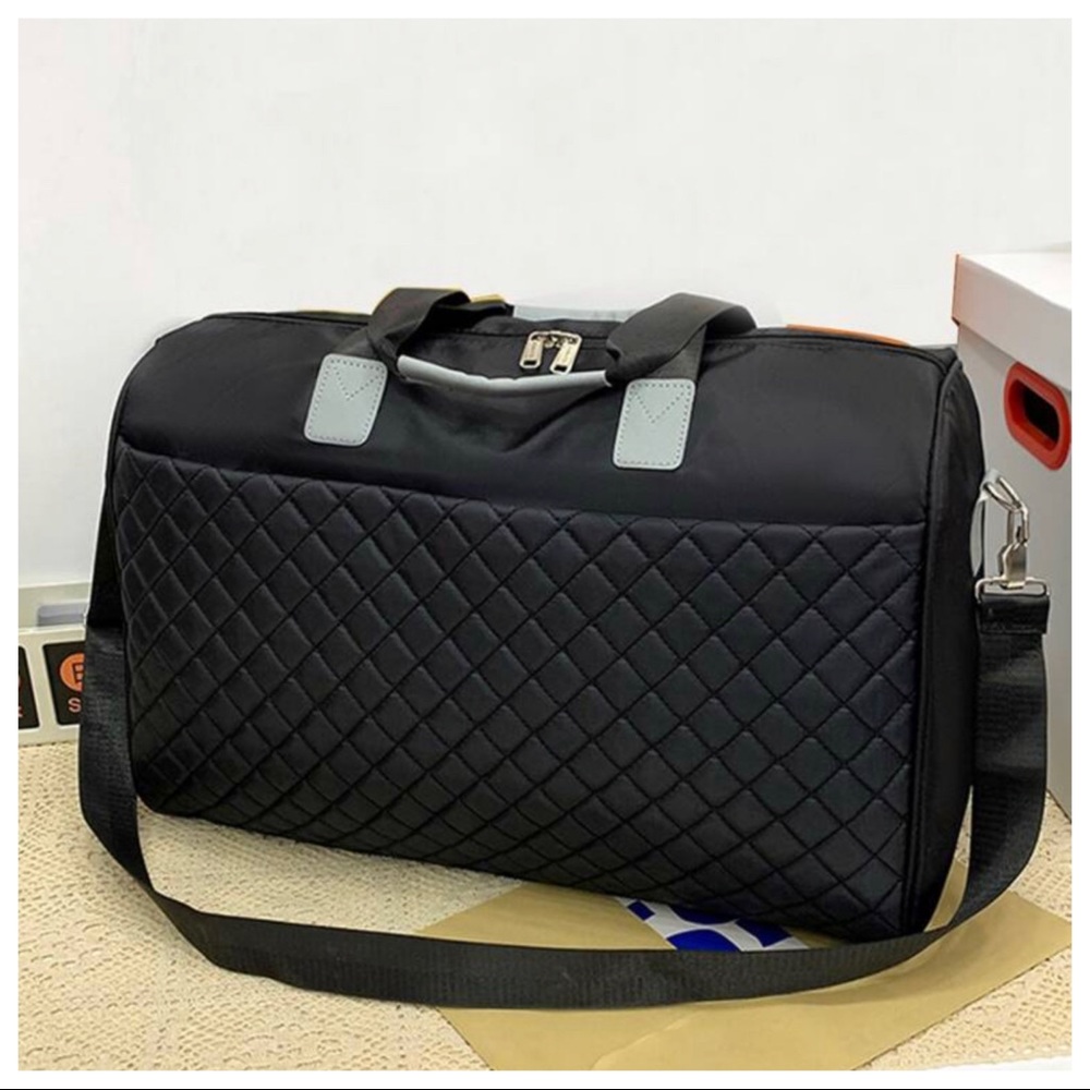 #47 The Perfect Quilted Travel Bag! - Picture 7 of 7